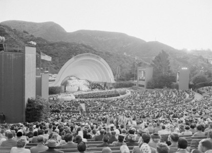 17,000 attend the service in 1956
