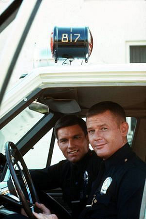 Kent McCord as Jim Reed and Martin Milner as Pete Malloy in "Adam-12" (Source: KentMcCord.com)
